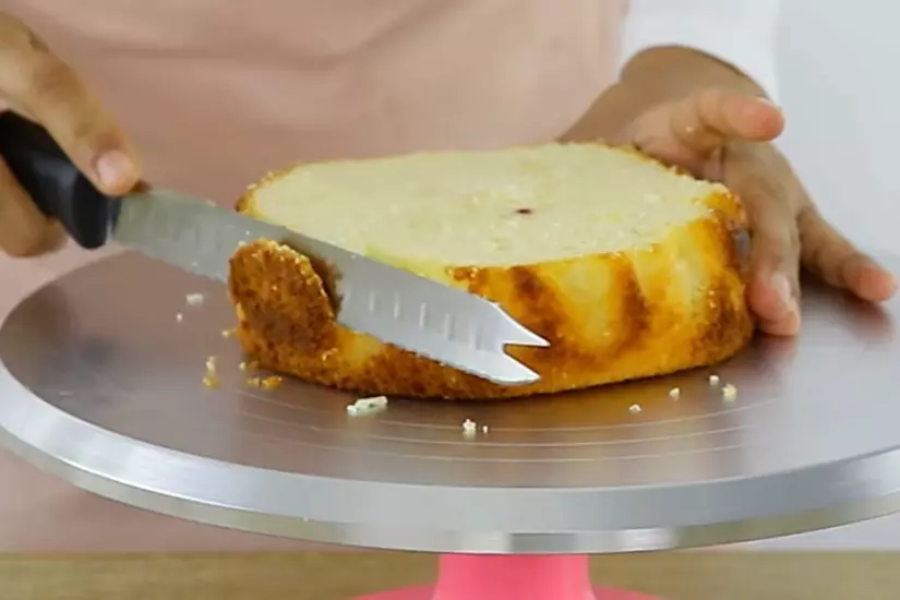 a bread knife as a cake decoration tool